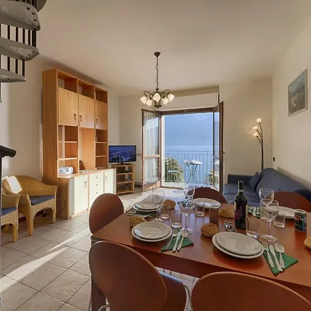 Apartment At The Lake